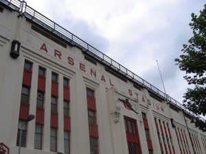 800px-Arsenal_Stadium_Highbury_east_facade